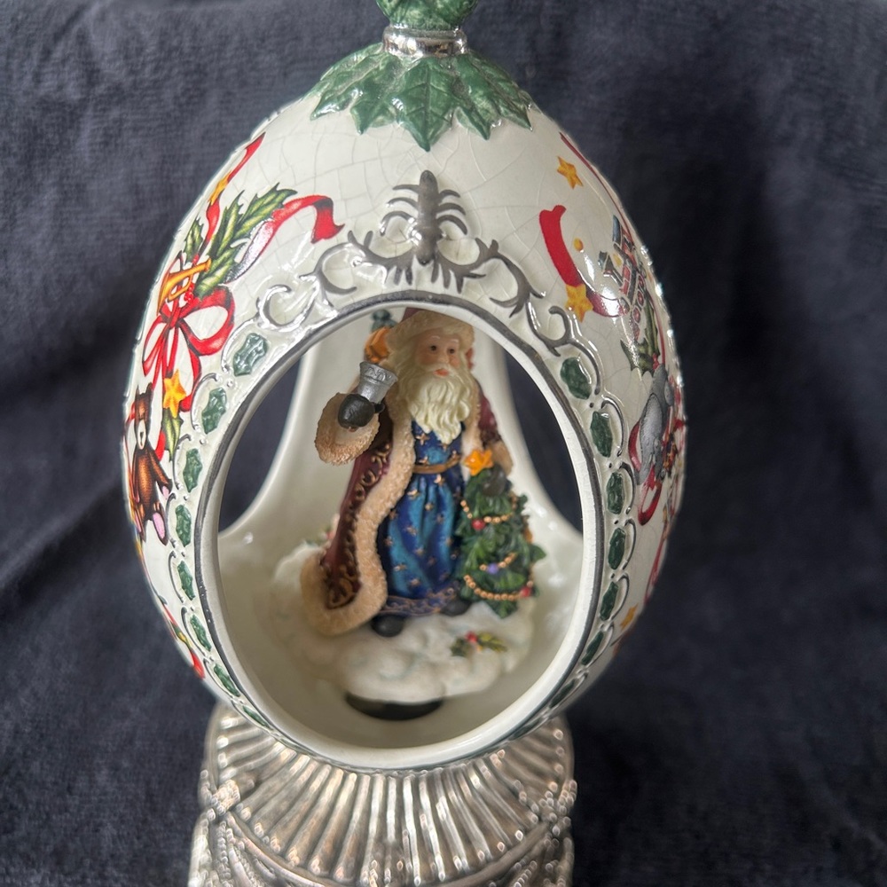 This beautiful Rotating Ceramic Egg